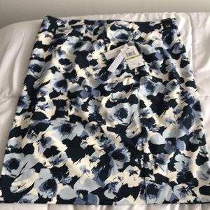 NEW Amanda + Chelsea blue floral pencil skirt